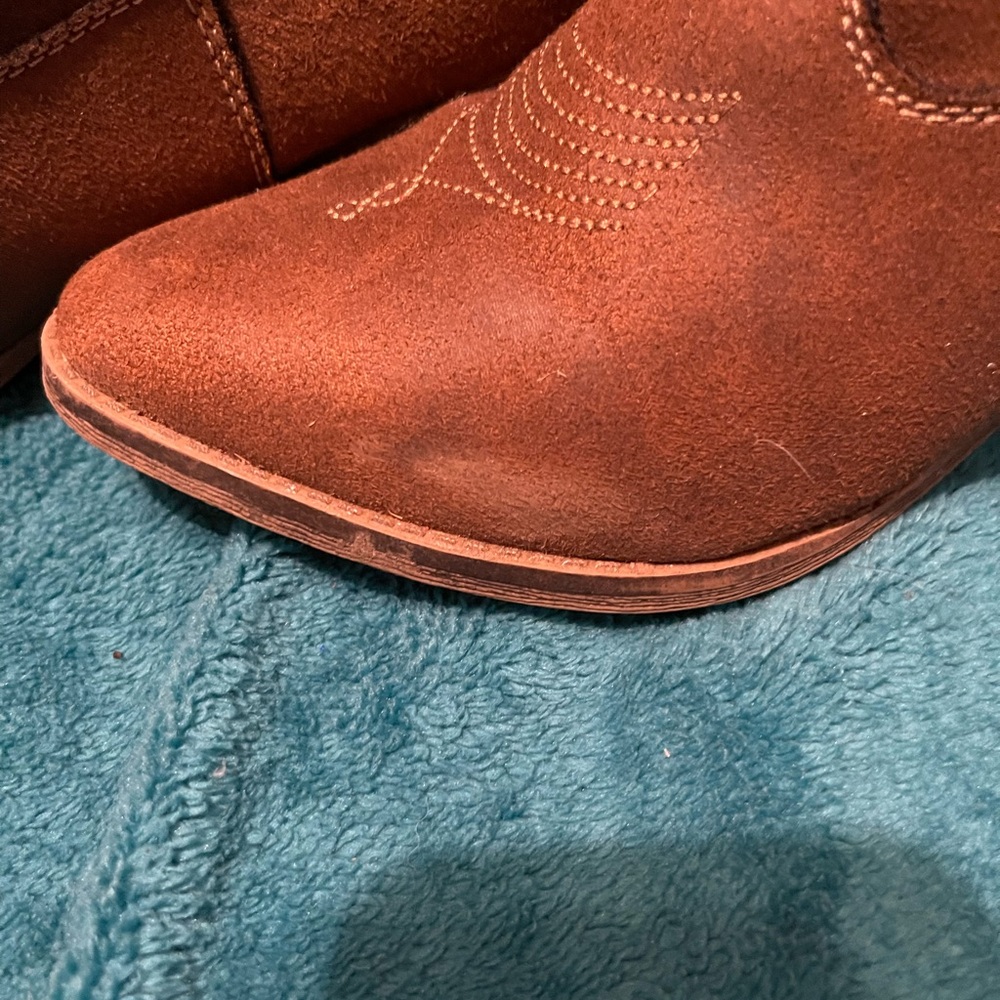 Rustic Embroidered Heeled Boots - Picture 3 of 4